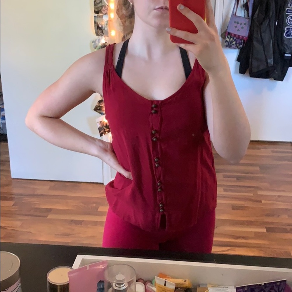 Red tank - Picture 3 of 5